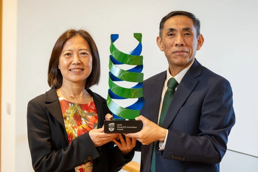 Professor Wenxin Wang and Dr Hongyun Tai receiving the NovaUCD Innovation Award